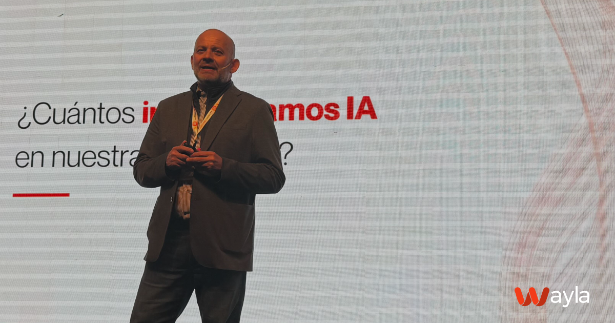Diego Ghione, Director Tecnológico de Wayla, presentando IA Nativa en Expoestrategas 2026