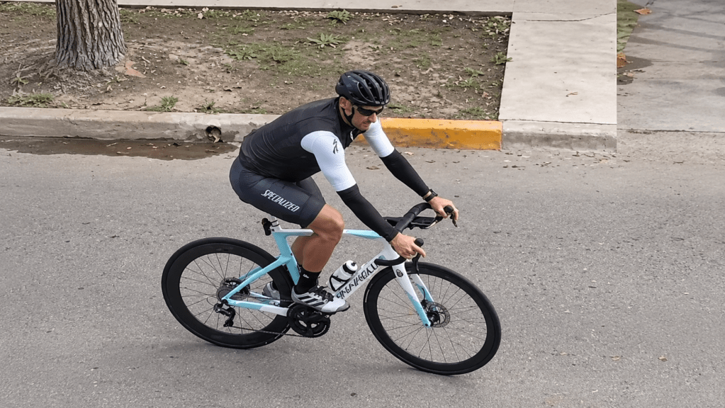 Lionel Scaloni fue visto andando en bicicleta en Santa Fe: el momento que recordó por qué pedalear también es desconectar